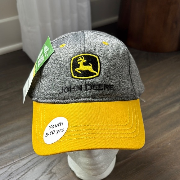 John Deere Velcro back,embroidered logo,6 vent panel,baseball/trucker hat - Picture 1 of 8